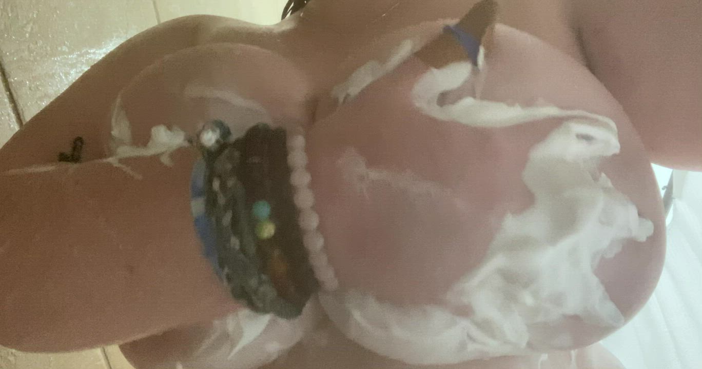 fuck me and watch how well they bounce : video clip