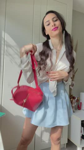 A sneak peek of my tits? : video clip