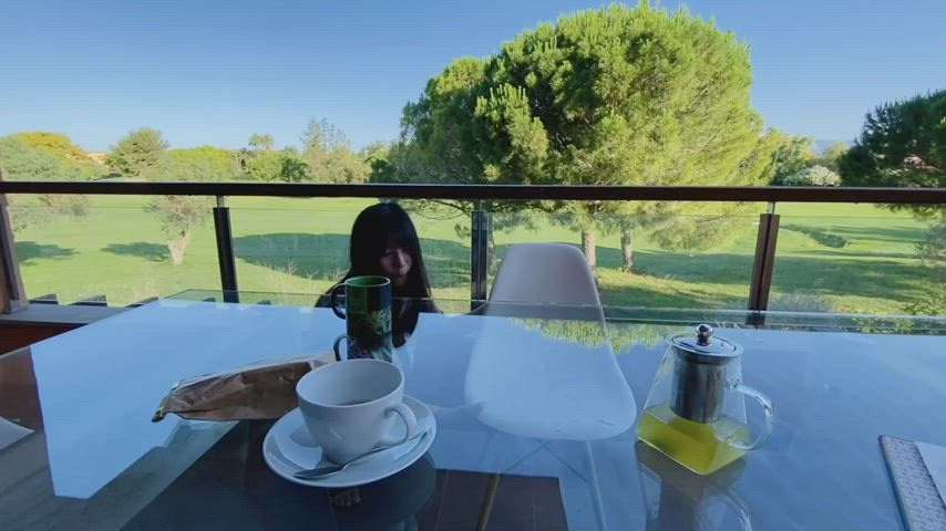 Sneaking under the table for her cum breakfast : video clip