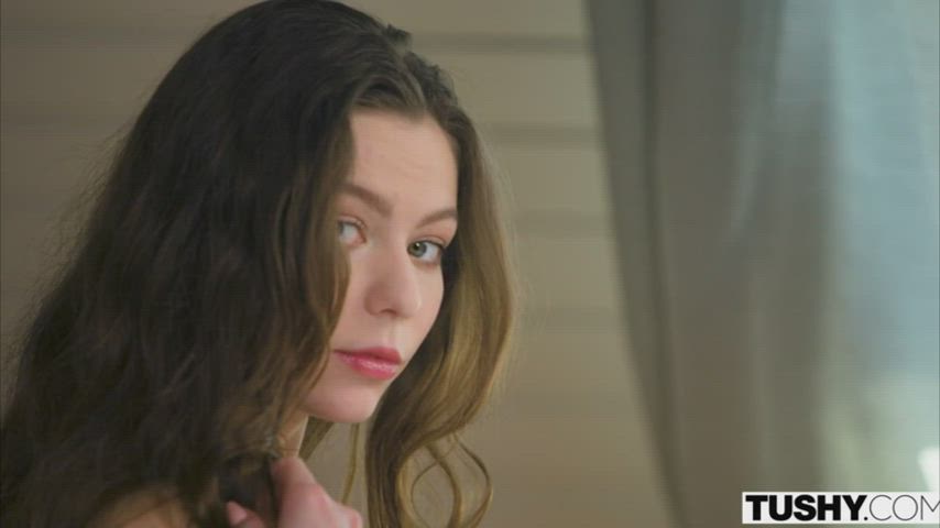 Sofi Smile has beautiful eyes : video clip