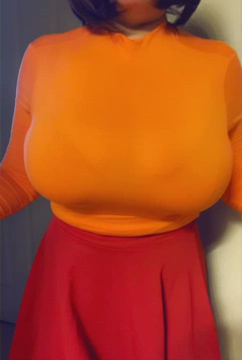 Big bouncy tits can't be contained, want a hold of them? : video clip