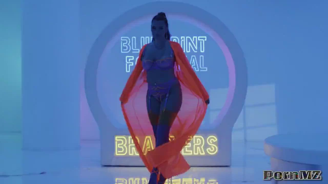 Mona Azar - Blueprint For Anal : video clip