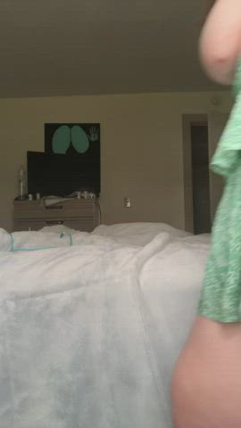 i’m extra curvy in the right places : video clip
