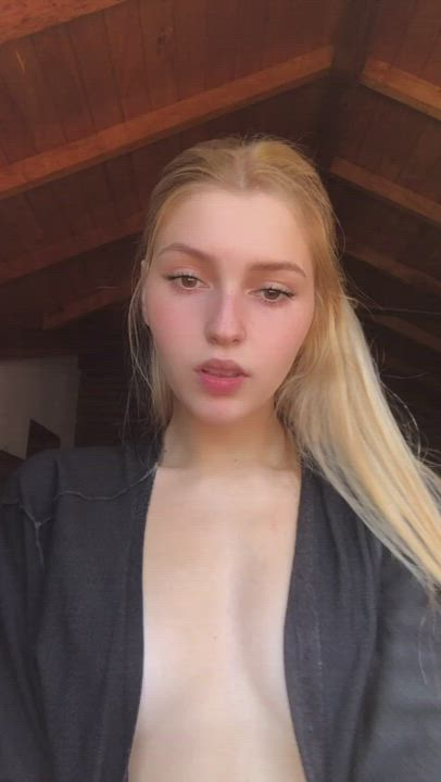 petite blonde looking for honey : video clip