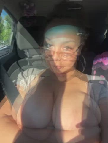 Golden titties 😍 : video clip