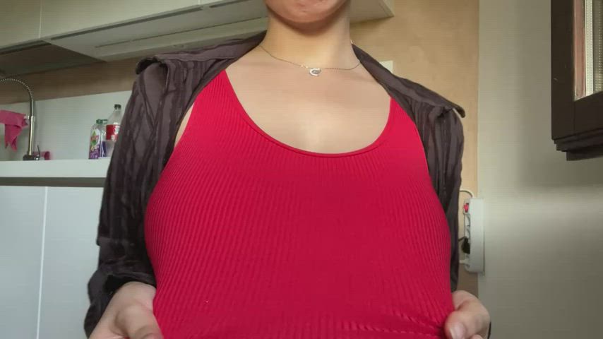Homegrown Brazilian boobs : video clip