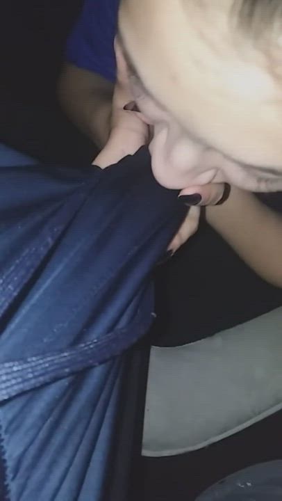 Hot pre-blowjob and blowjob : video clip