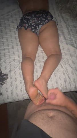 She gave me the most amazing footjob ever! Finished on her soles. : video clip