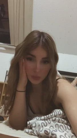 These lips look better with a cock in between : video clip