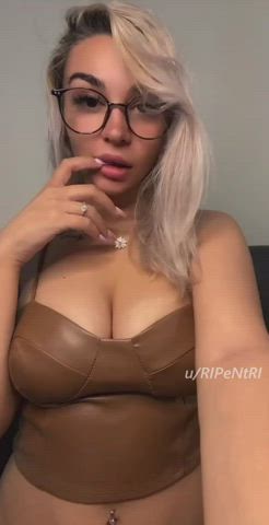 I can't taste my lips, could you taste them for me : video clip