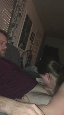 She gives their friend some sloppy wet head : video clip