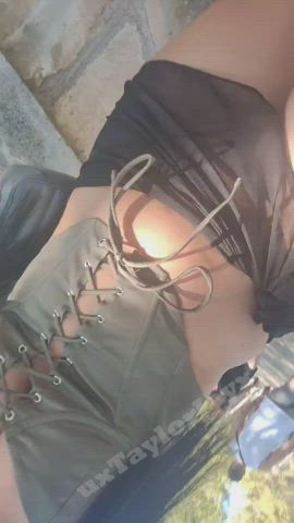 Me dressing like a sl*t & exposing my pussy to the maitenance man.. Is he proud? : video clip