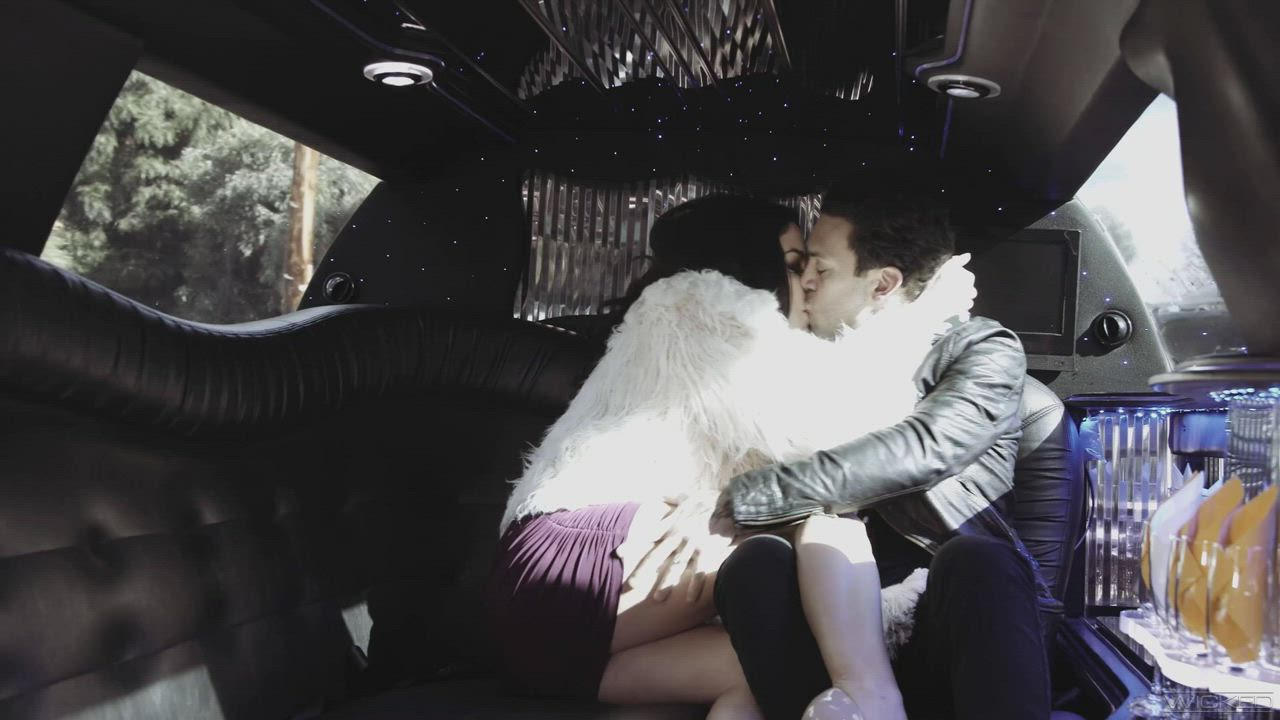 Kissa Sins & Small Hands - Love Song [2019] : video clip
