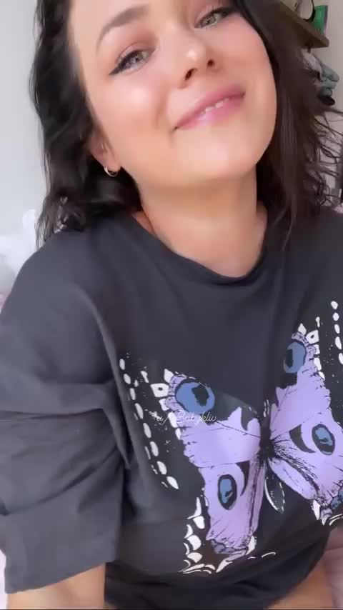 Did you expect my huge rack ? : video clip