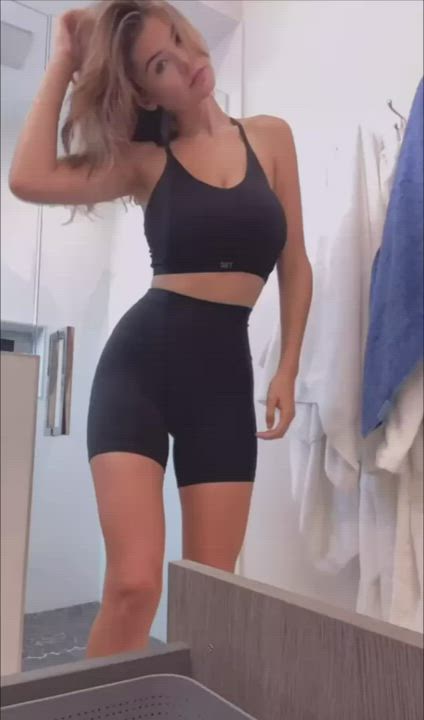 I hope you like my curves and big breasts? : video clip