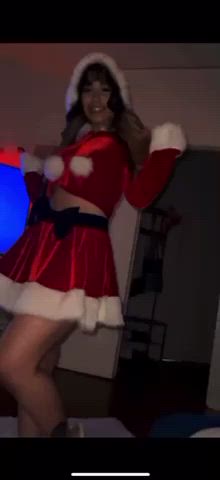 Anyone know the girl or have a full video : video clip