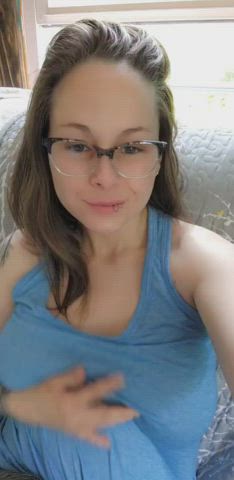 Horny, fit MILF looking for some attention! : video clip