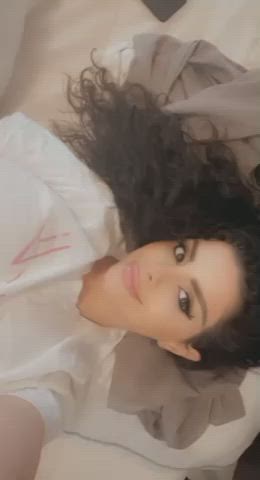 Pretty face & a pretty little body : video clip