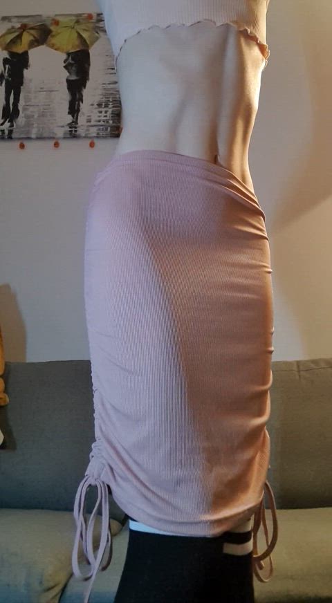 Who's a fan of cute outfits and thick cocks? 💋 : video clip