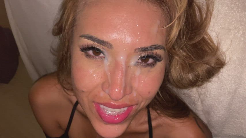 Good cumsluts like to show off 😏 : video clip