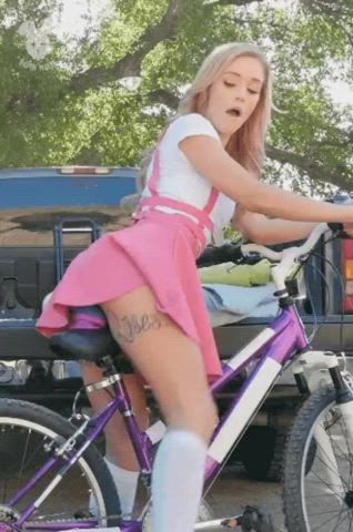 Who Doesn't Love a Good Surprise : video clip