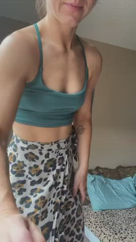 Leaning out from this winter. What do you think of my muscles? : video clip
