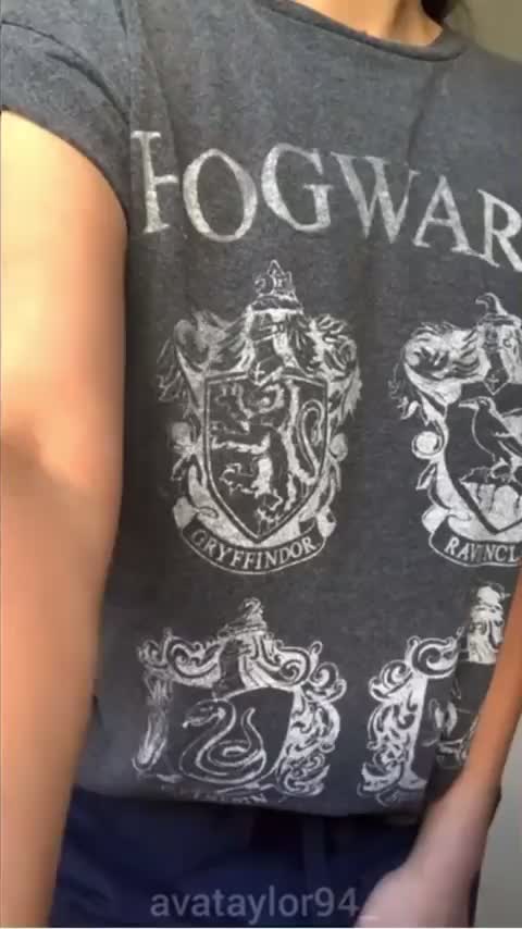 I’m a Slytherin, so I’d speak perfect parseltongue to your snake 🐍 : video clip