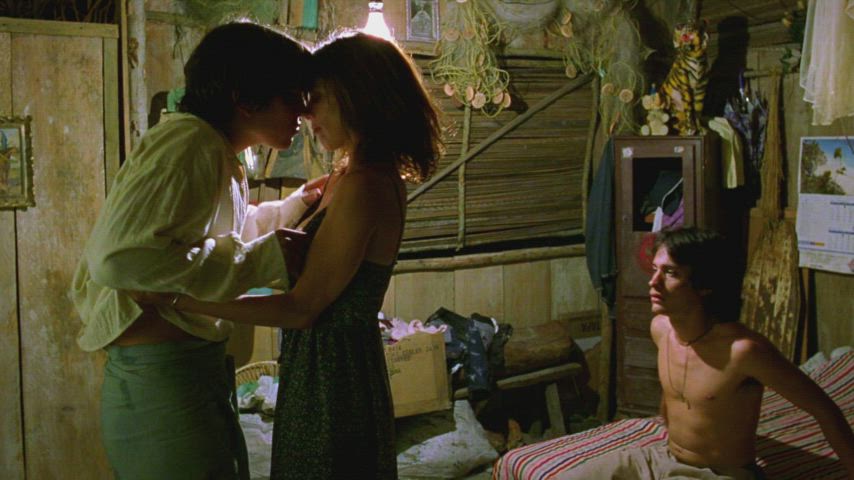 Maribel Verdu- Threesome scene (Full link in comments) : video clip