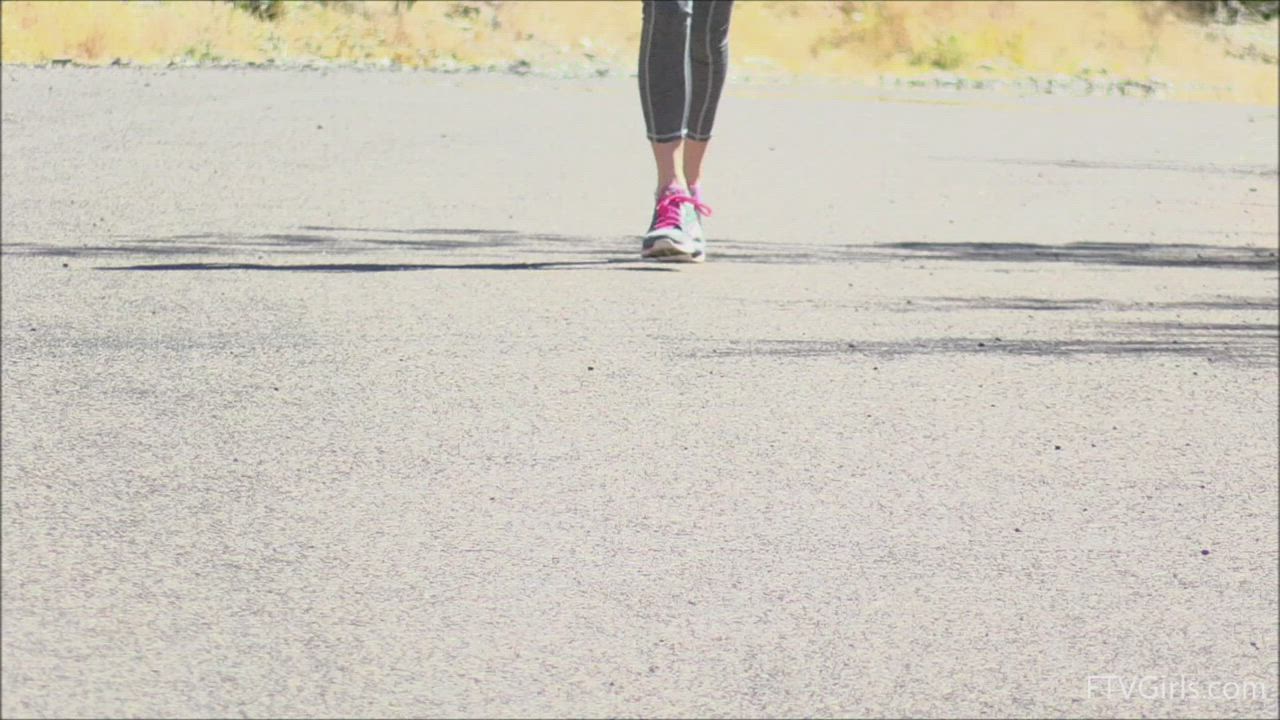 Bouncy boobies on the run! : video clip
