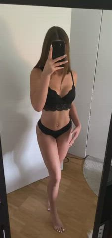 heii to my tennis coach hehe;) he told me he uses reddit for cryptostuff but i don't think so hahah...😌if you see this let's go to the locker room together tomorrow😅😈​ : video clip