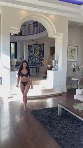 CAT🐱🐱 walk 👣👣 girl : video clip