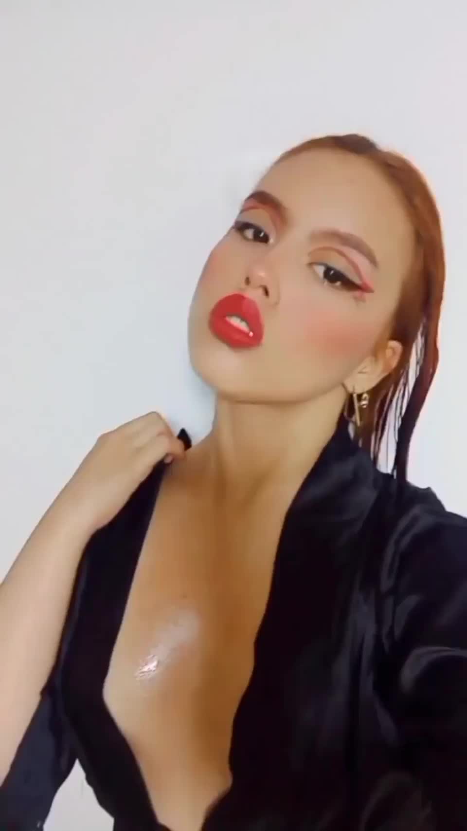 Someone else in here who is horny all the time? : video clip