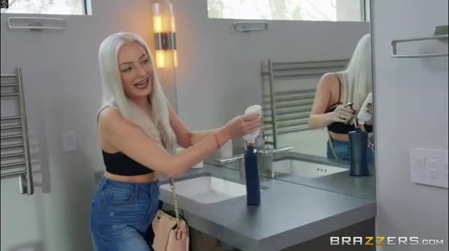 Mommy Got Boobs - Cherie Deville - Stuck On Your Mom : video clip