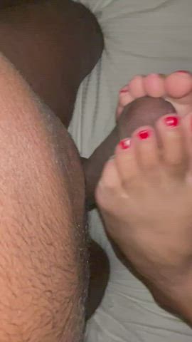 Red nails always look nice : video clip