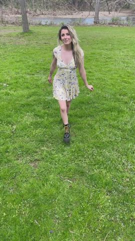 Spreading it in the park! [GIF] : video clip