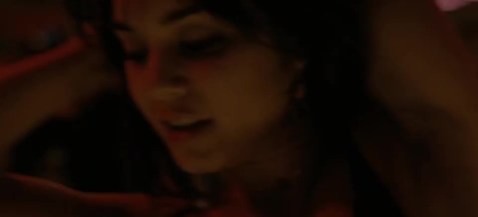 Vanessa Hudgens [The Frozen Ground] : video clip