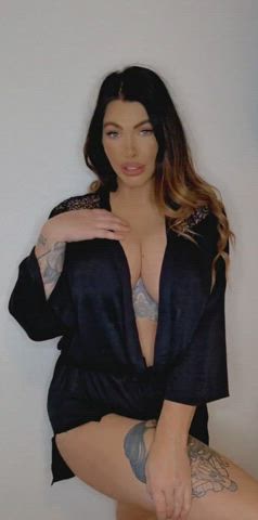 Let me strip for you : video clip