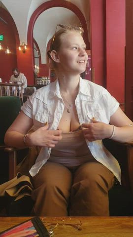 All those people in the back probably thought: a humble student stopped by for coffee in between classes. That's exciting. [GIF] : video clip