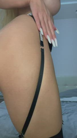the ass of a sweet 36-year-old slut😝 : video clip