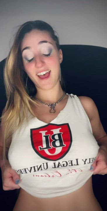 Tell a brat she can’t show her tits and this is exactly what you get! : video clip