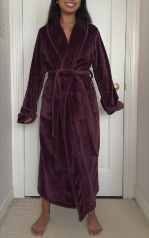 Under this robe is an eager cumslut! : video clip