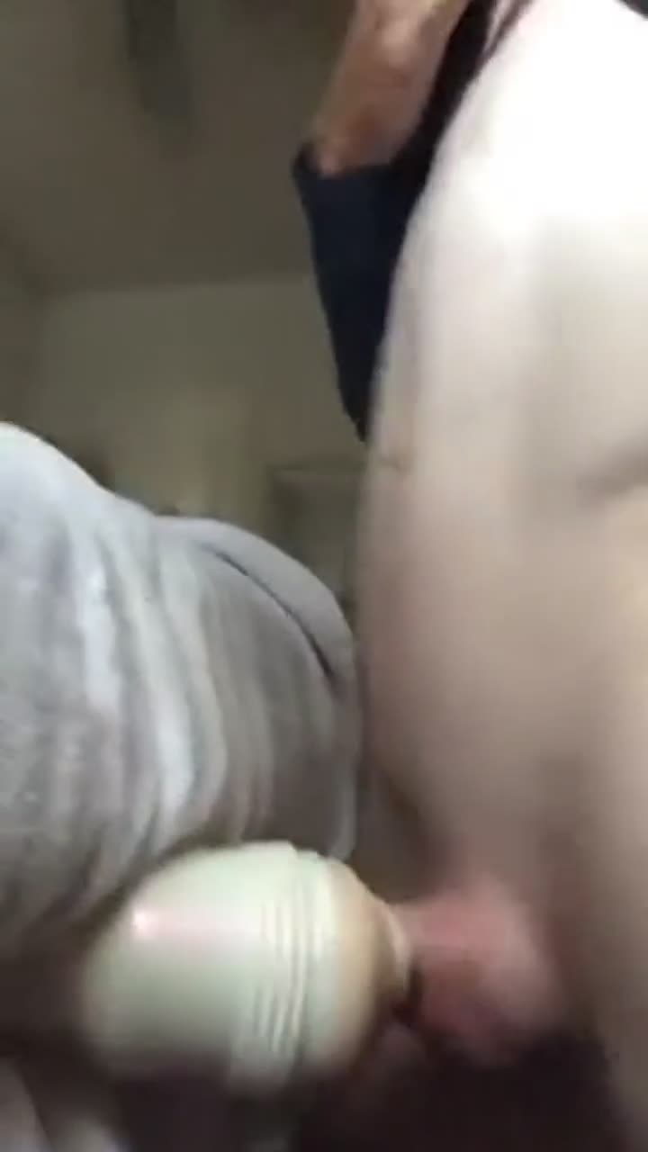 Trying soooo hard not to cum : video clip