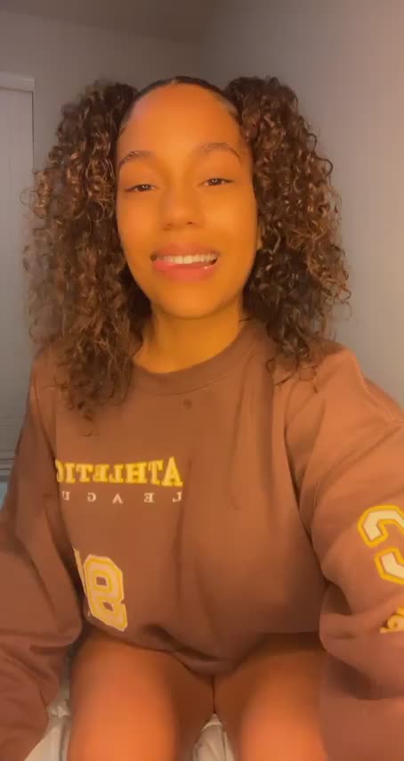 smile or tits?😜 : video clip