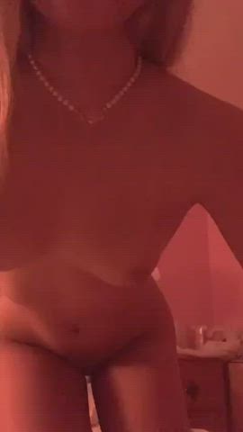 Feeling herself : video clip