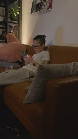 I like to distract! : video clip
