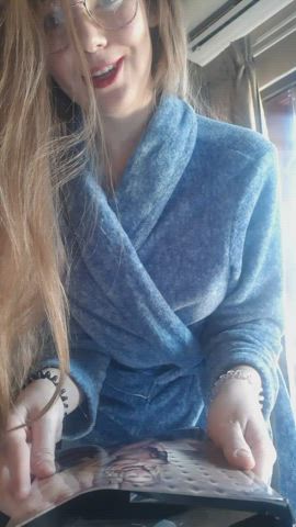 I think I look cute naked : video clip
