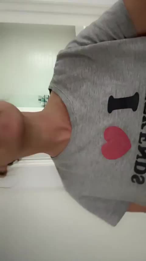 [F] 40 something, just an average mom with huge jugs : video clip