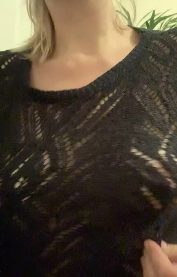 Scroll-stopping boobs [f] - credit u/Adeptlyadroit : video clip
