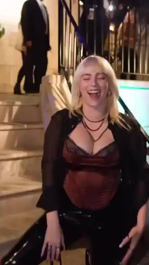 Billie Eilish bouncing : video clip
