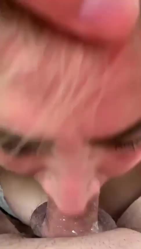 Not having a gag reflex comes in handy with big dicks :) : video clip